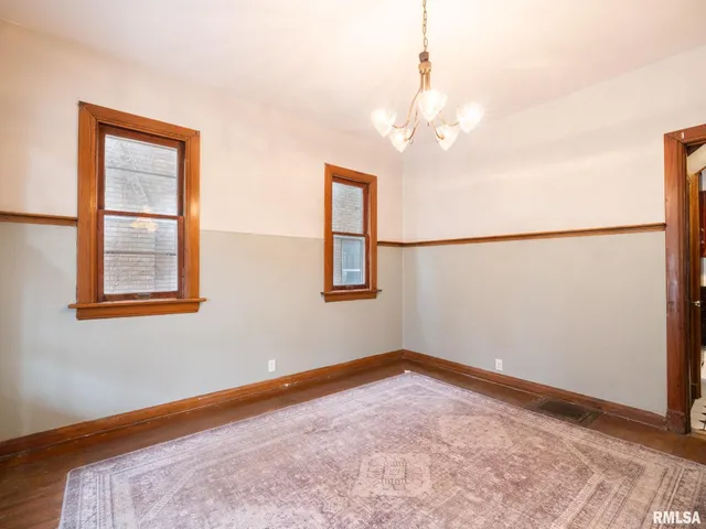 $187,000 | 943 Northeast Glen Oak Avenue, Peoria, IL 61603