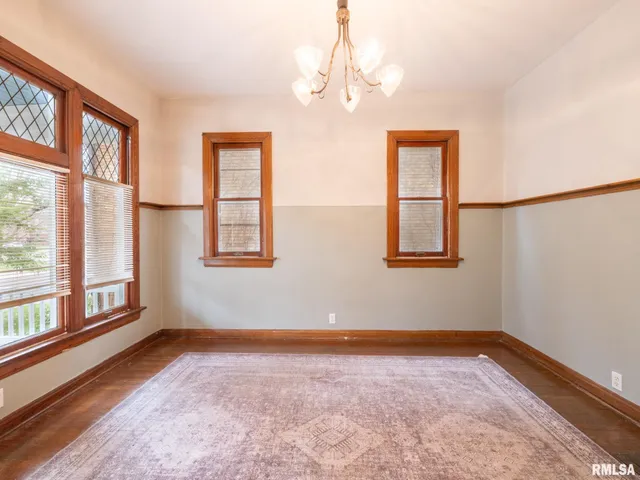 $187,000 | 943 Northeast Glen Oak Avenue, Peoria, IL 61603