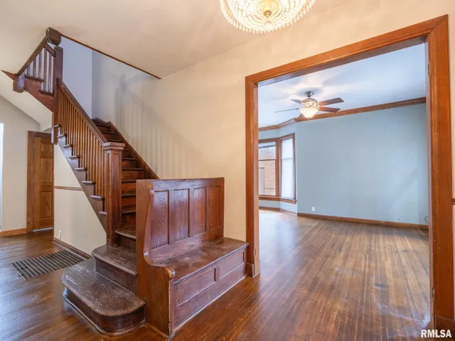 $187,000 | 943 Northeast Glen Oak Avenue, Peoria, IL 61603