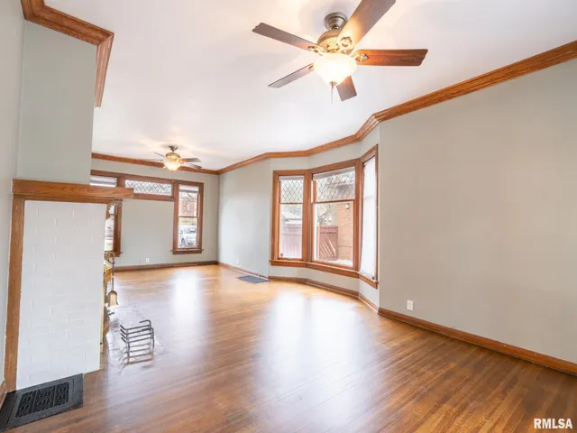 $187,000 | 943 Northeast Glen Oak Avenue, Peoria, IL 61603