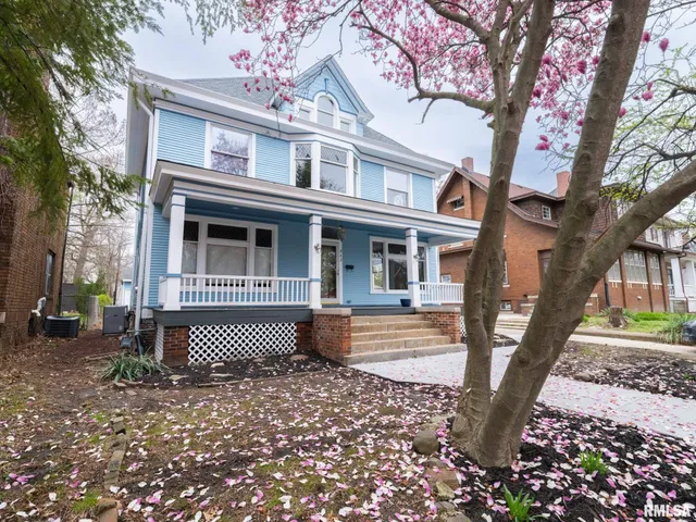 $187,000 | 943 Northeast Glen Oak Avenue, Peoria, IL 61603