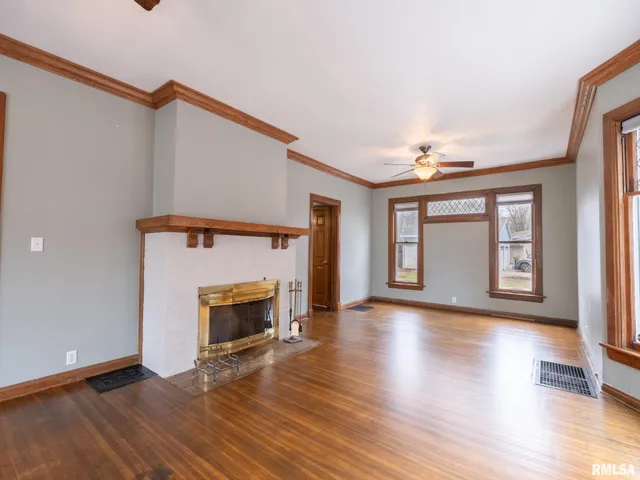 $187,000 | 943 Northeast Glen Oak Avenue, Peoria, IL 61603