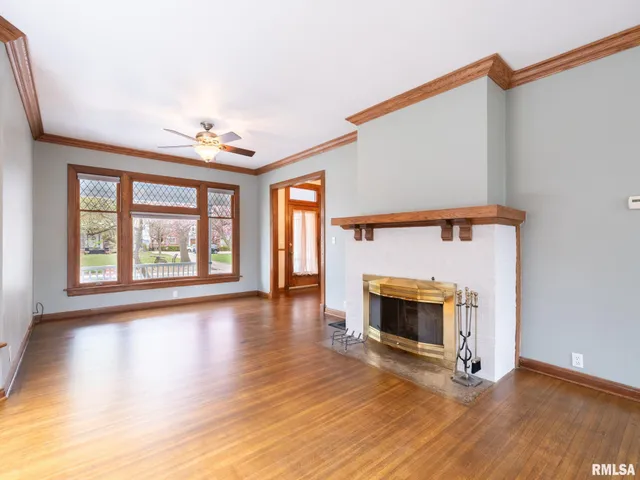 $187,000 | 943 Northeast Glen Oak Avenue, Peoria, IL 61603