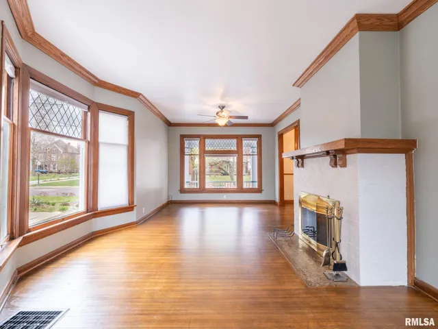 $187,000 | 943 Northeast Glen Oak Avenue, Peoria, IL 61603