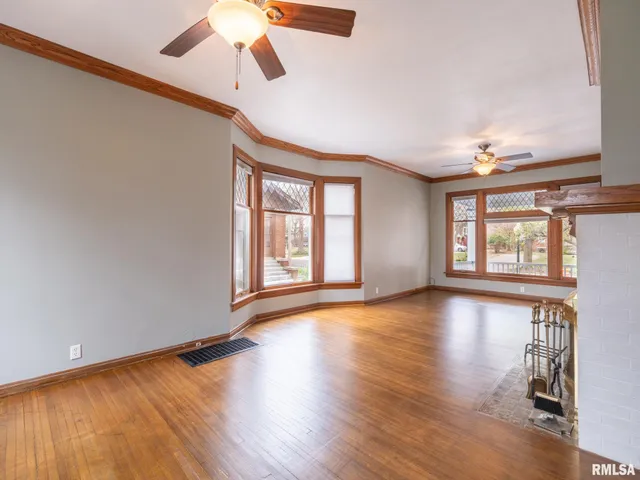 $187,000 | 943 Northeast Glen Oak Avenue, Peoria, IL 61603