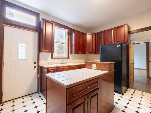 $187,000 | 943 Northeast Glen Oak Avenue, Peoria, IL 61603