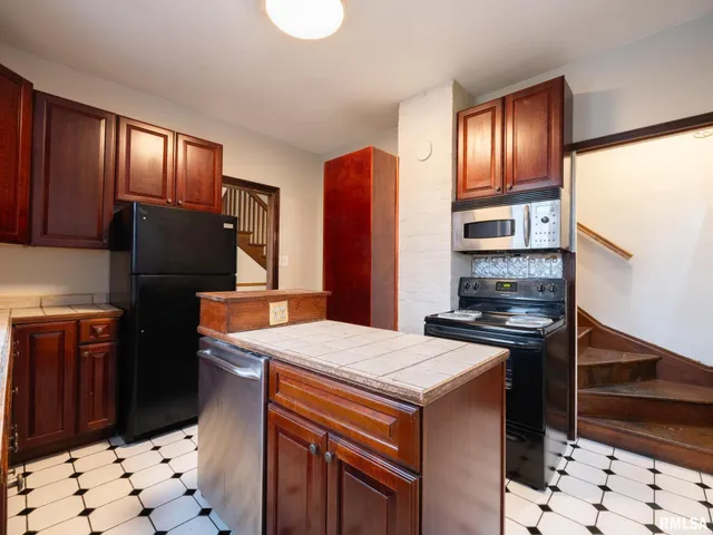 $187,000 | 943 Northeast Glen Oak Avenue, Peoria, IL 61603