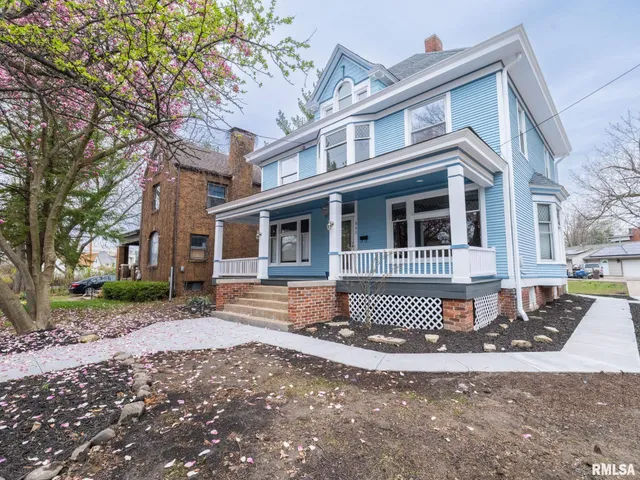 $187,000 | 943 Northeast Glen Oak Avenue, Peoria, IL 61603