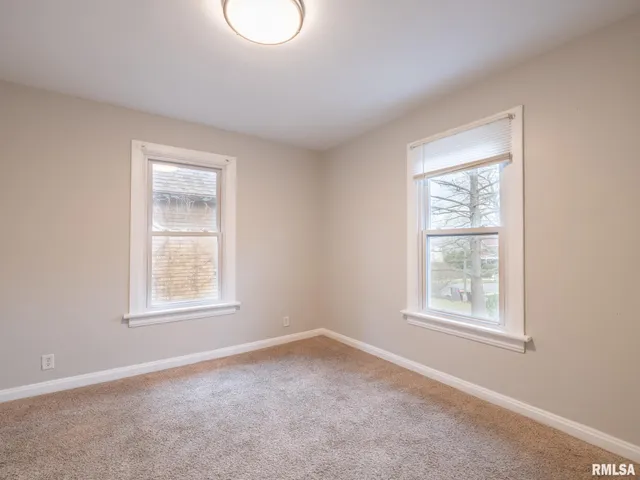 $187,000 | 943 Northeast Glen Oak Avenue, Peoria, IL 61603