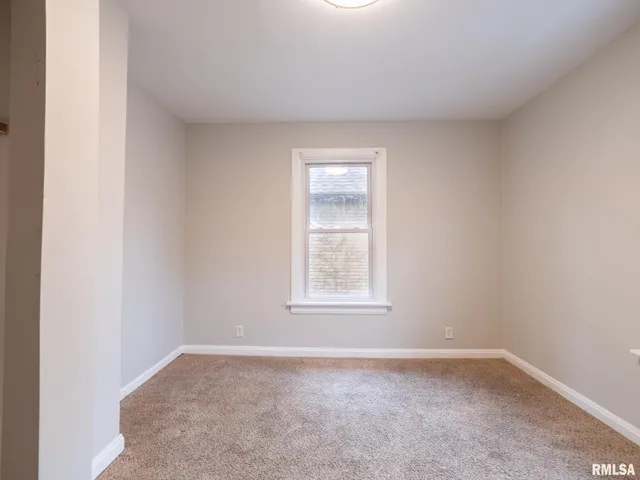 $187,000 | 943 Northeast Glen Oak Avenue, Peoria, IL 61603