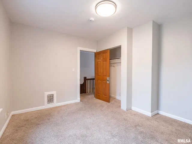 $187,000 | 943 Northeast Glen Oak Avenue, Peoria, IL 61603