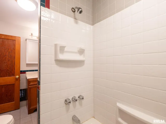 $187,000 | 943 Northeast Glen Oak Avenue, Peoria, IL 61603