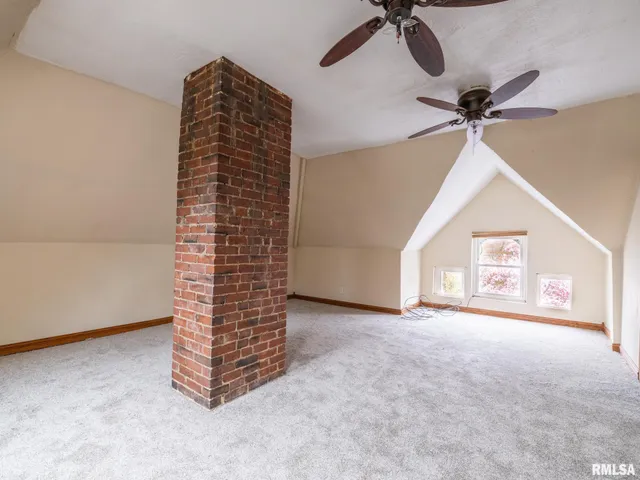 $187,000 | 943 Northeast Glen Oak Avenue, Peoria, IL 61603