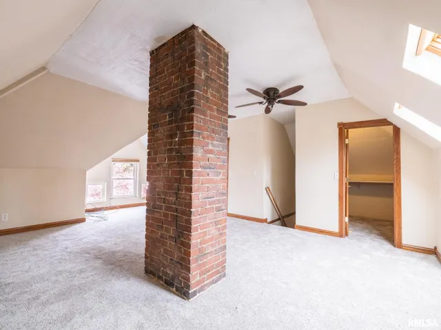 $187,000 | 943 Northeast Glen Oak Avenue, Peoria, IL 61603