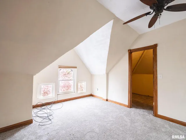 $187,000 | 943 Northeast Glen Oak Avenue, Peoria, IL 61603