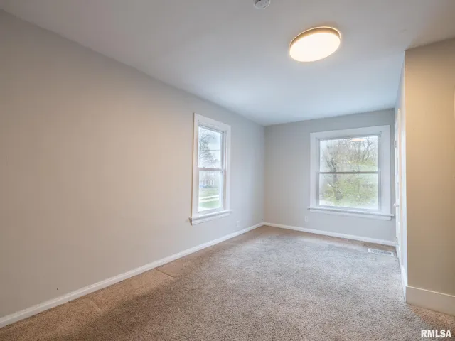 $187,000 | 943 Northeast Glen Oak Avenue, Peoria, IL 61603