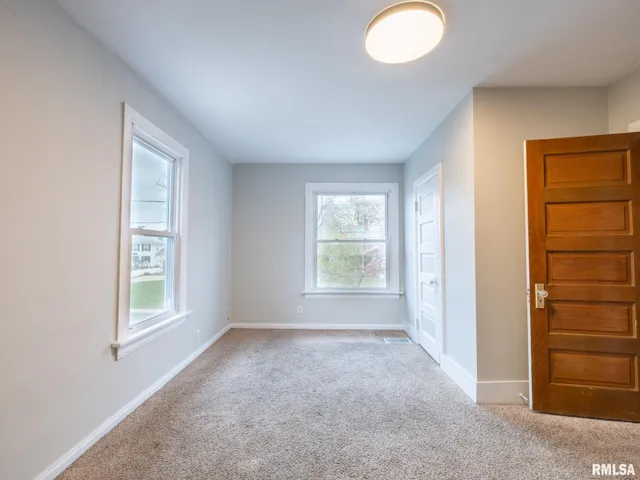 $187,000 | 943 Northeast Glen Oak Avenue, Peoria, IL 61603