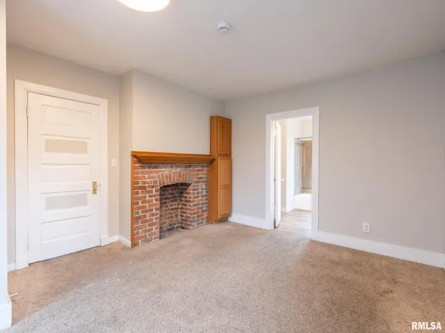 $187,000 | 943 Northeast Glen Oak Avenue, Peoria, IL 61603