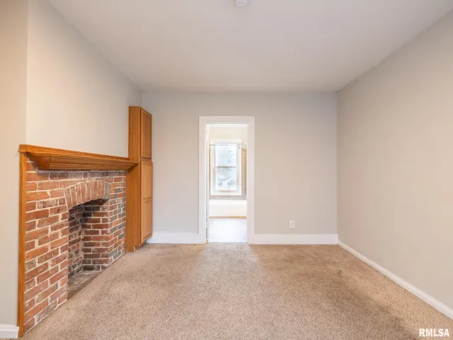 $187,000 | 943 Northeast Glen Oak Avenue, Peoria, IL 61603