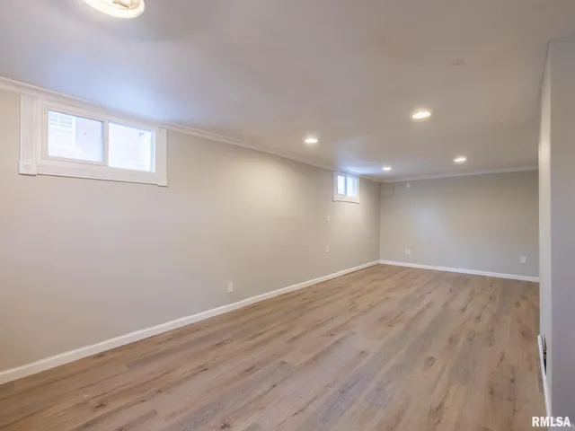 $187,000 | 943 Northeast Glen Oak Avenue, Peoria, IL 61603