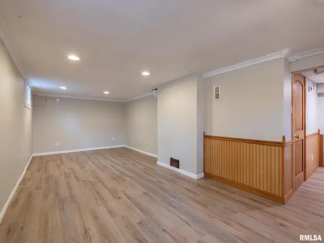 $187,000 | 943 Northeast Glen Oak Avenue, Peoria, IL 61603