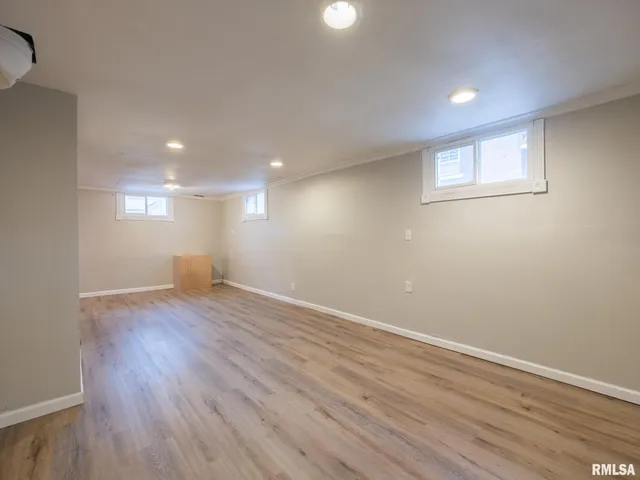 $187,000 | 943 Northeast Glen Oak Avenue, Peoria, IL 61603