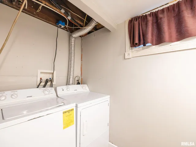 $187,000 | 943 Northeast Glen Oak Avenue, Peoria, IL 61603