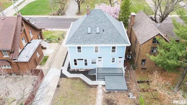 $187,000 | 943 Northeast Glen Oak Avenue, Peoria, IL 61603