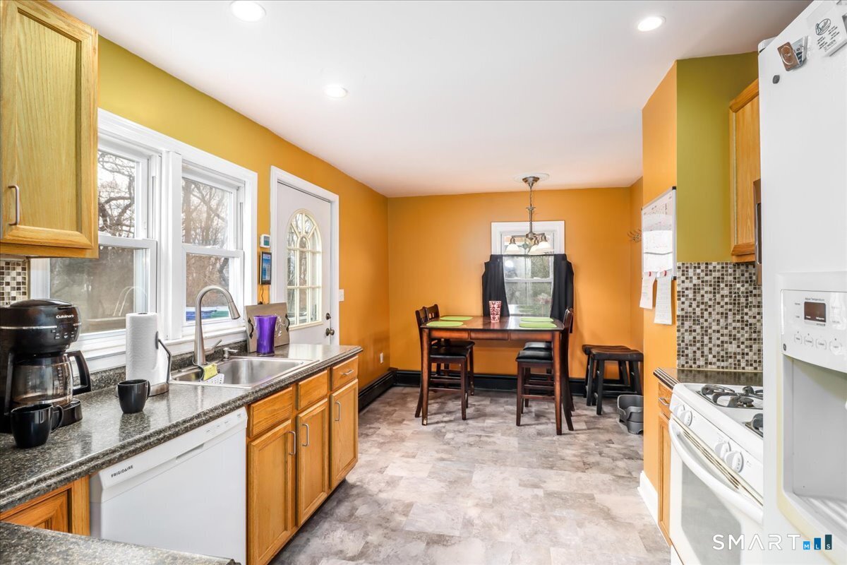 2 Reeds Lane Stratford, CT 06614 - Photo 8 of 34