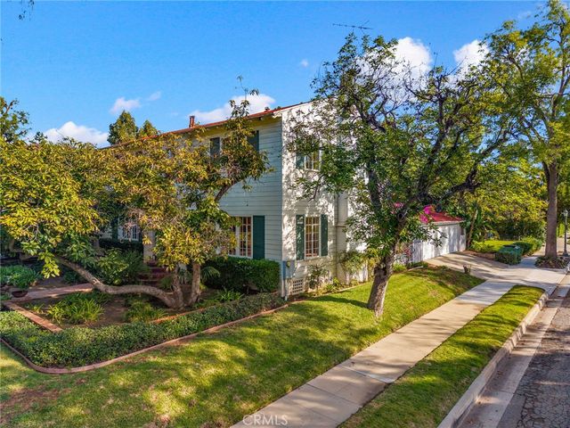 a view of a house with swimming pool and sitting area