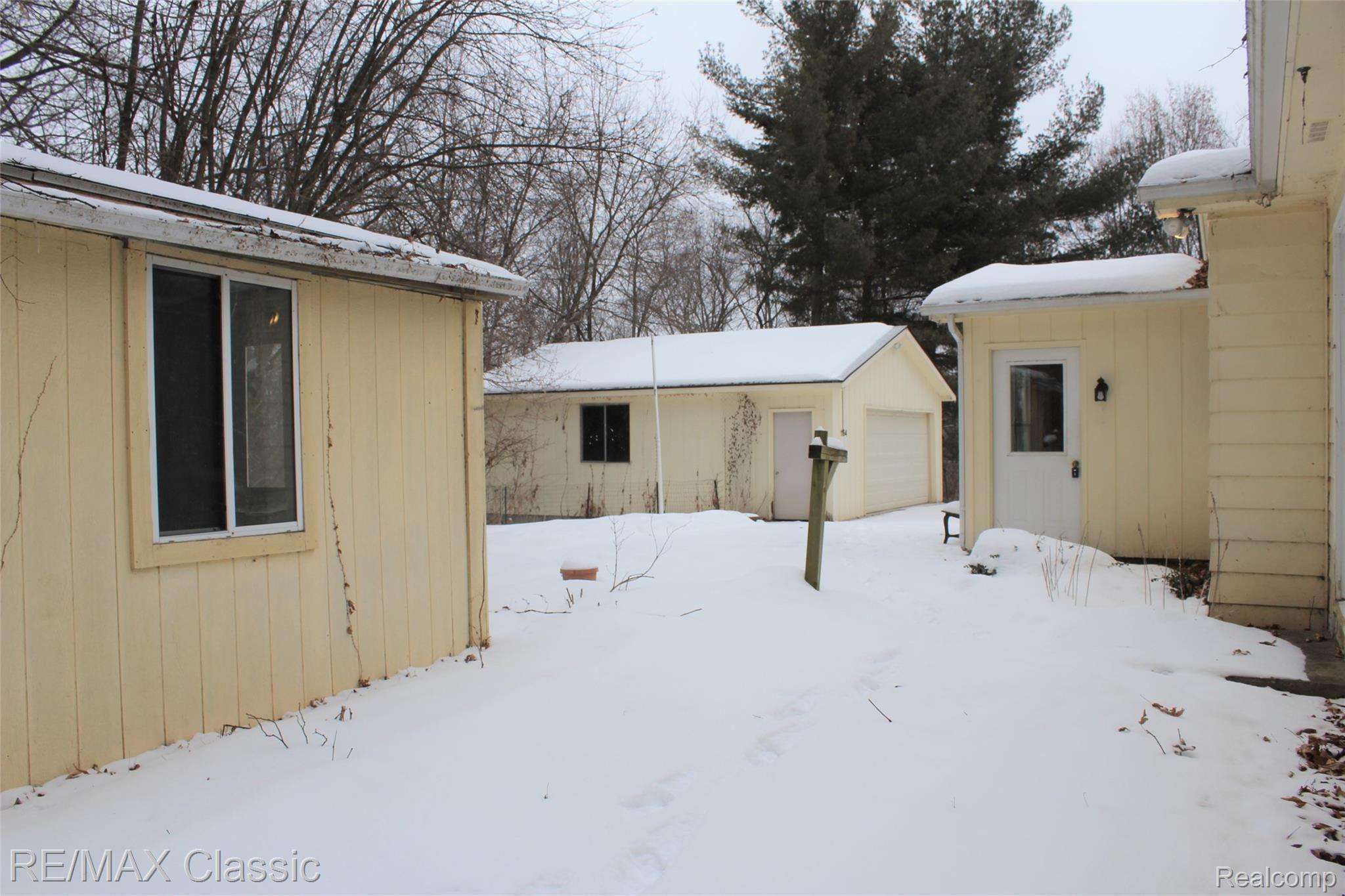 1164 Mower Road Pinckney, MI 48169 - Photo 20 of 25 IMG_9674.JPG