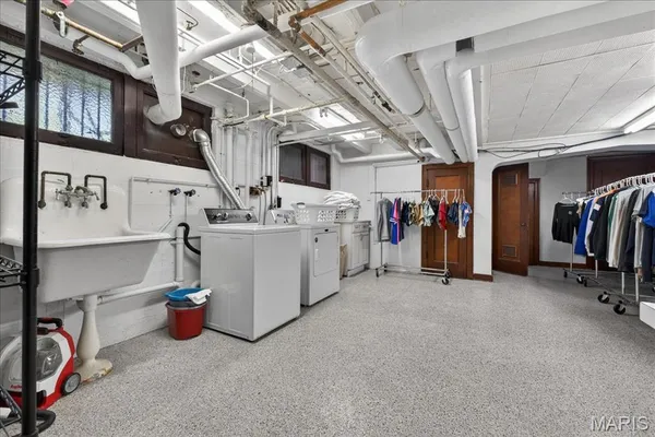 $2,595,000 | 66 Lake Forest Drive, St. Louis, MO 63117