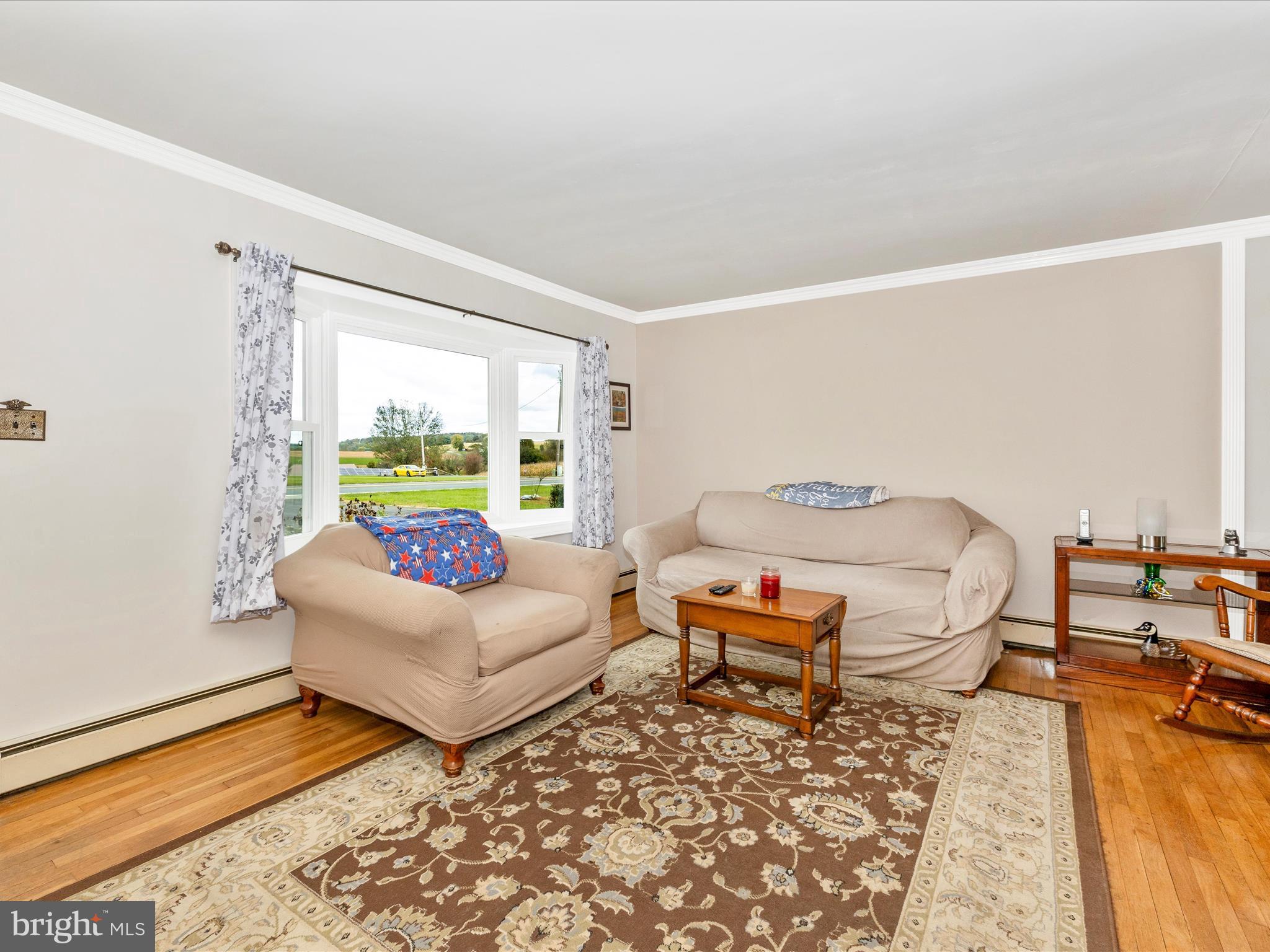 2475 Salem Bottom Road Westminster, MD 21157 - Photo 10 of 50 Living Room