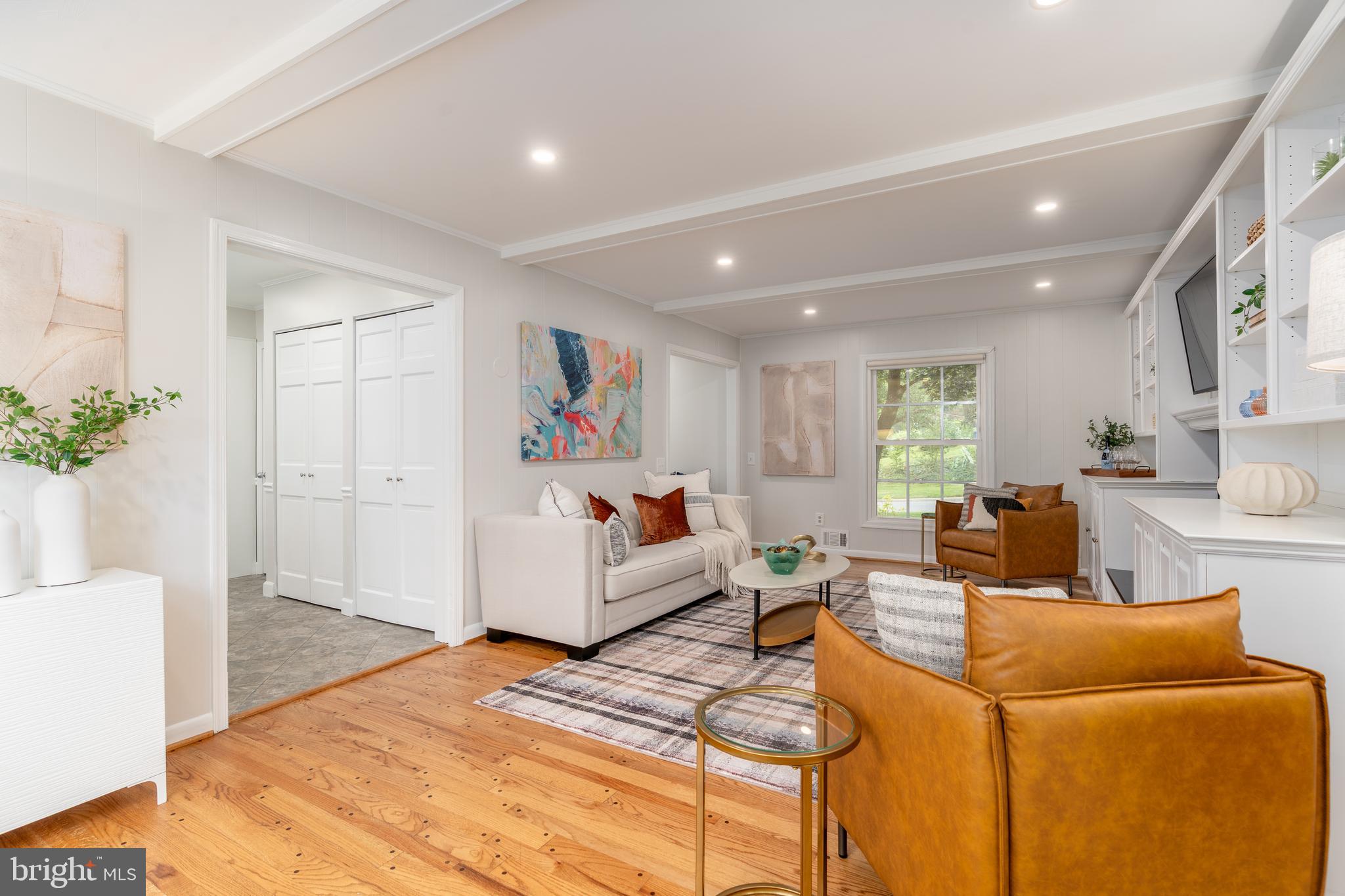 8712 Fox Run Potomac, MD 20854 - Photo 18 of 49 a living room with furniture and a potted plant