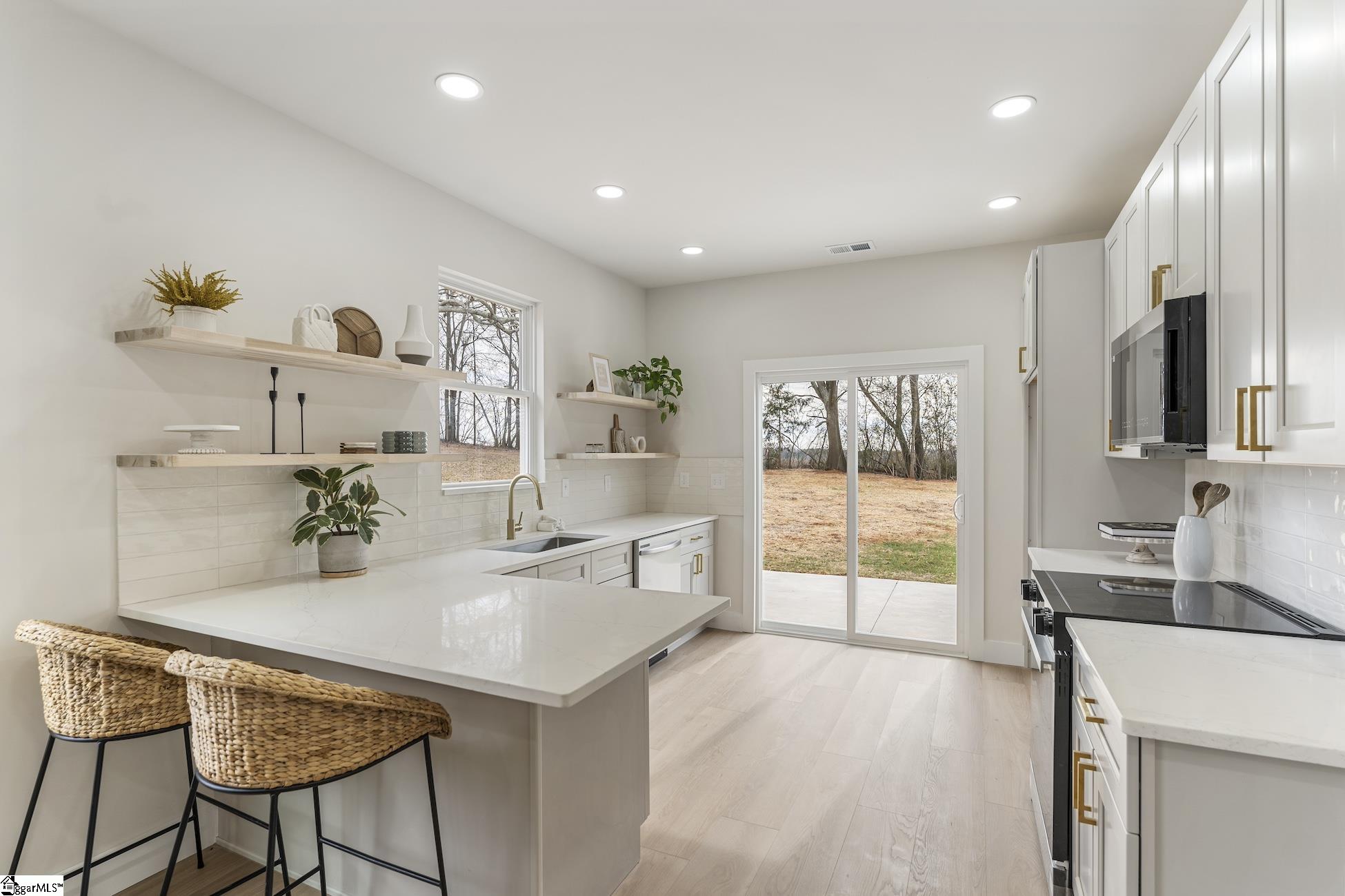 215 Sunset Drive Easley, SC 29640 - Photo 7 of 30