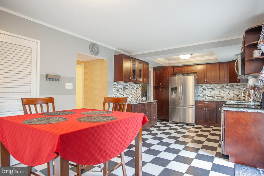 4501 Flintstone Road Alexandria, VA 22306 - Photo 11 of 26 Breakfast Area