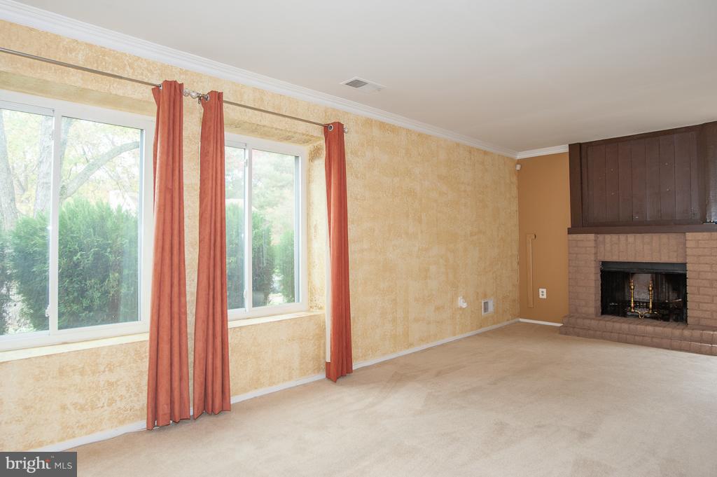 4501 Flintstone Road Alexandria, VA 22306 - Photo 13 of 26 Living Room
