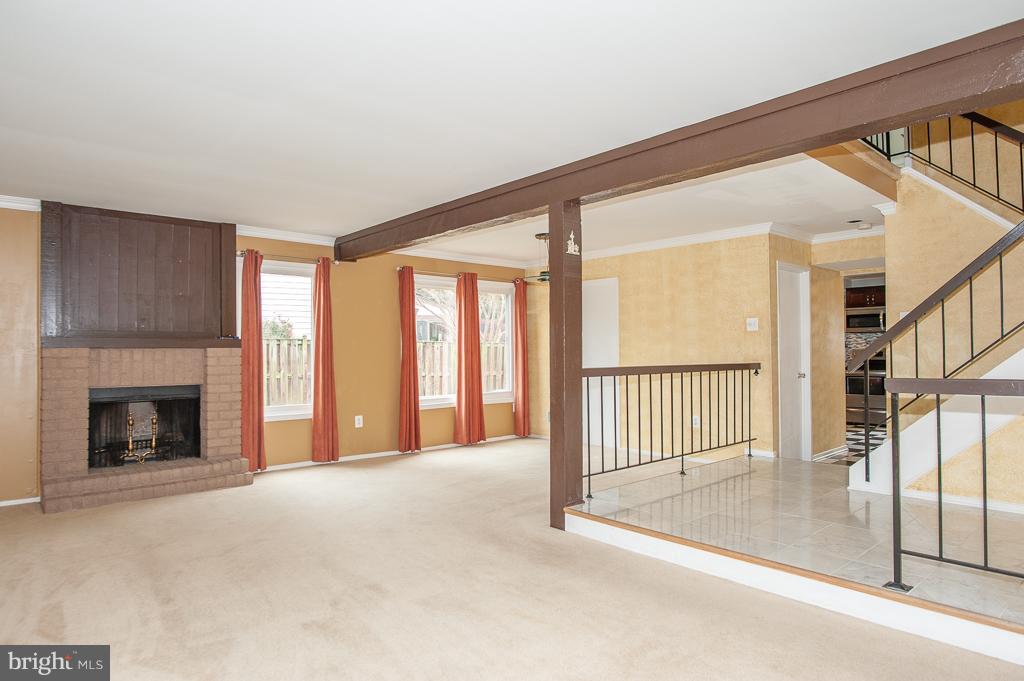 4501 Flintstone Road Alexandria, VA 22306 - Photo 14 of 26 Living Room