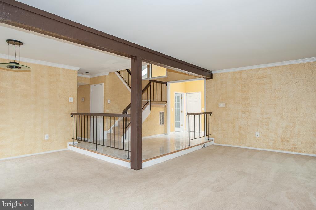 4501 Flintstone Road Alexandria, VA 22306 - Photo 15 of 26 Living Room