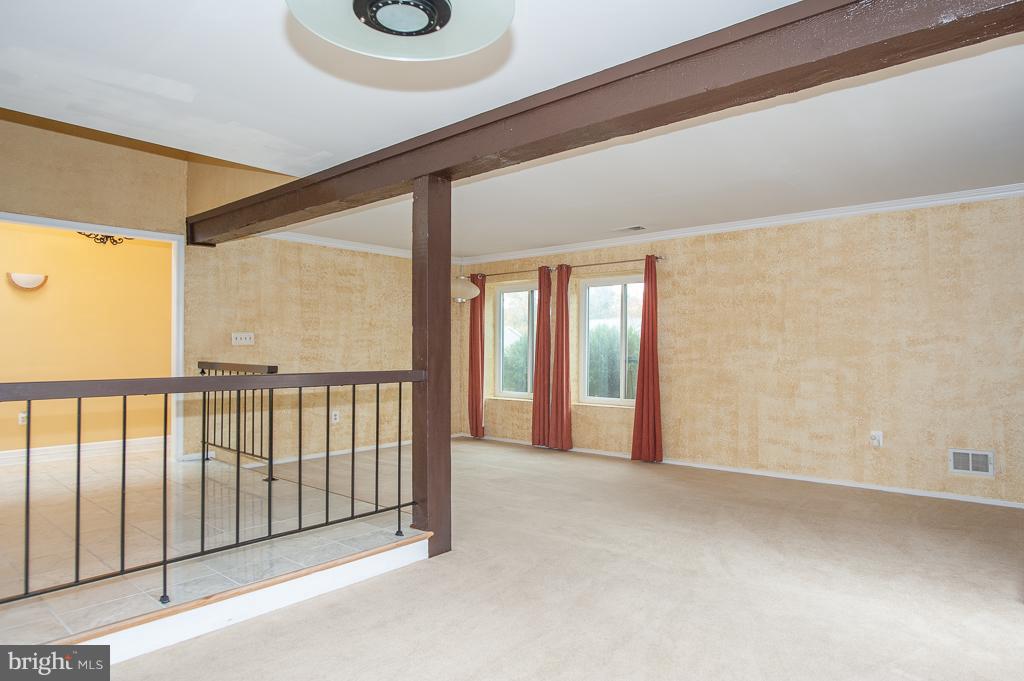 4501 Flintstone Road Alexandria, VA 22306 - Photo 16 of 26 Living Room