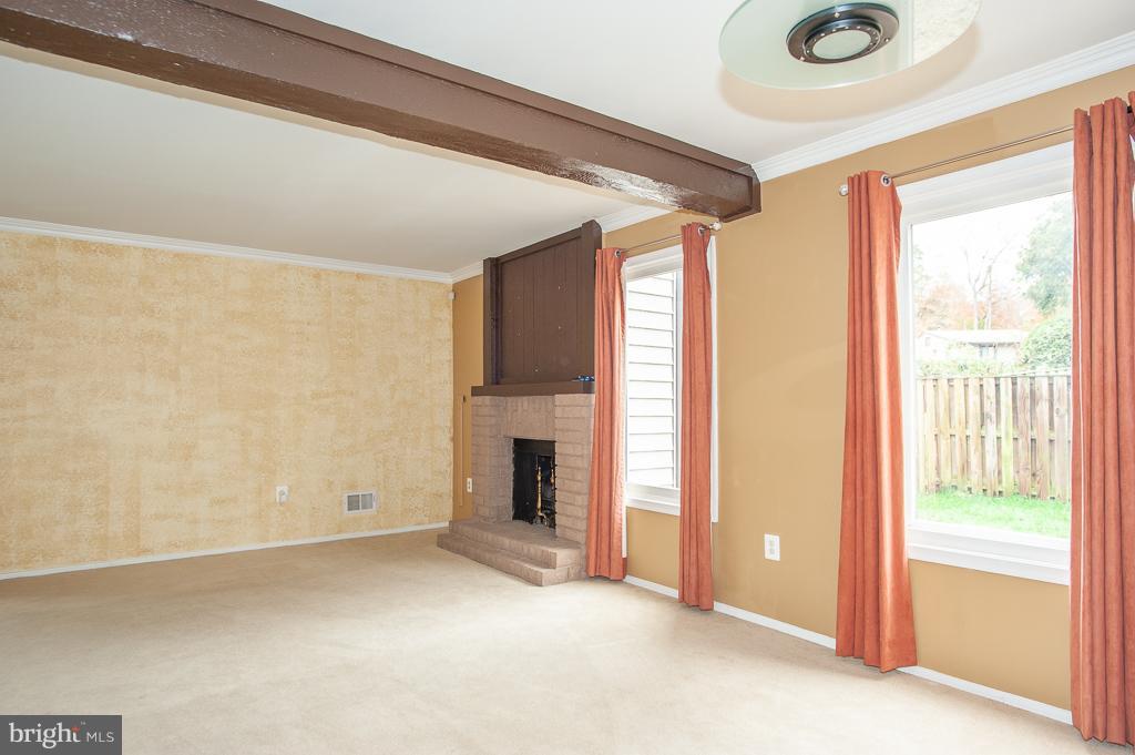 4501 Flintstone Road Alexandria, VA 22306 - Photo 17 of 26 Living Room