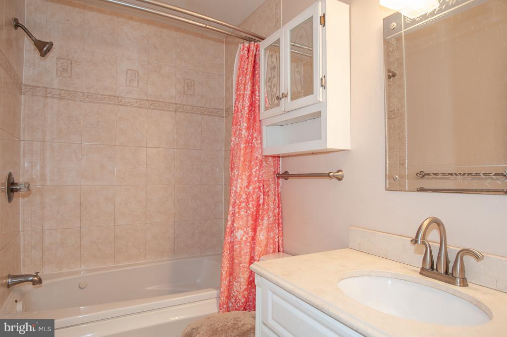 4501 Flintstone Road Alexandria, VA 22306 - Photo 25 of 26 Upper Level Full Bath