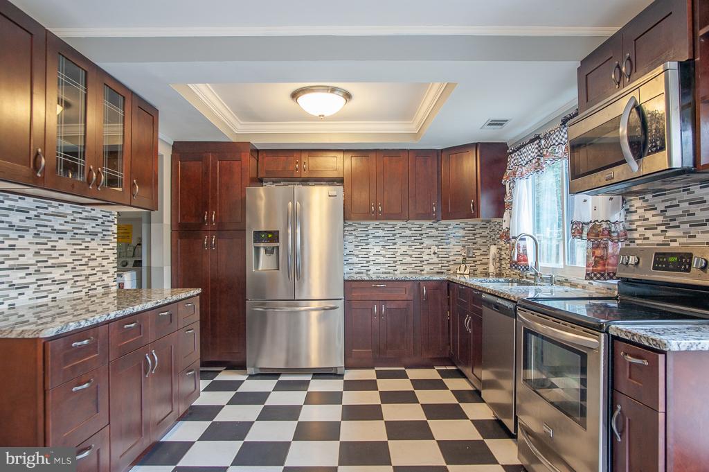 4501 Flintstone Road Alexandria, VA 22306 - Photo 6 of 26 Kitchen