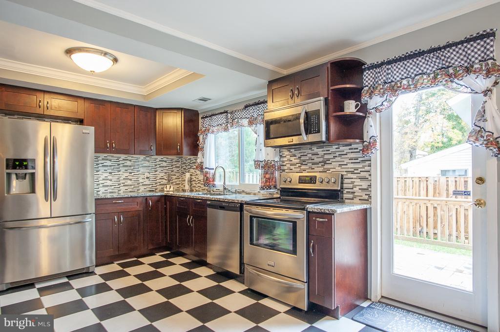 4501 Flintstone Road Alexandria, VA 22306 - Photo 7 of 26 Kitchen