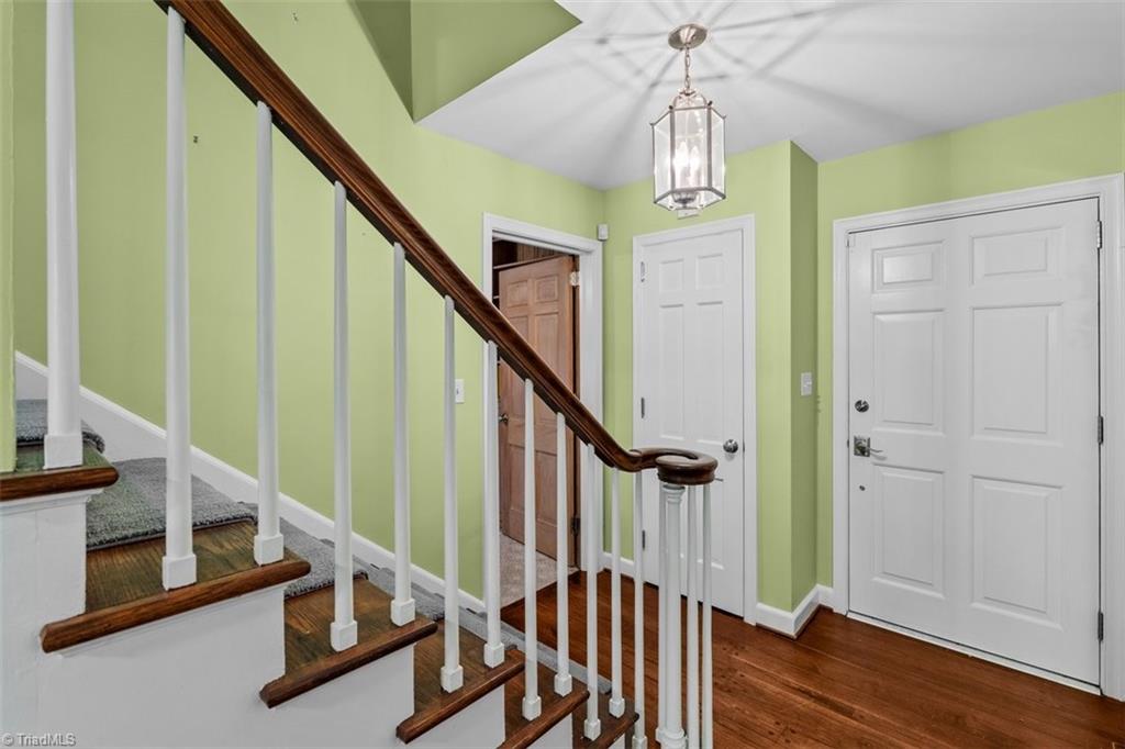 809 Hillcrest Drive High Point, NC 27262 - Photo 4 of 50