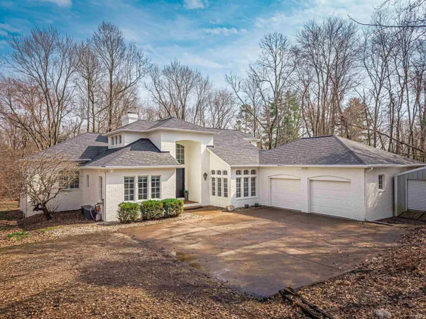 $625,000 | 960 Timberland Lane, Evansville, IN 47710