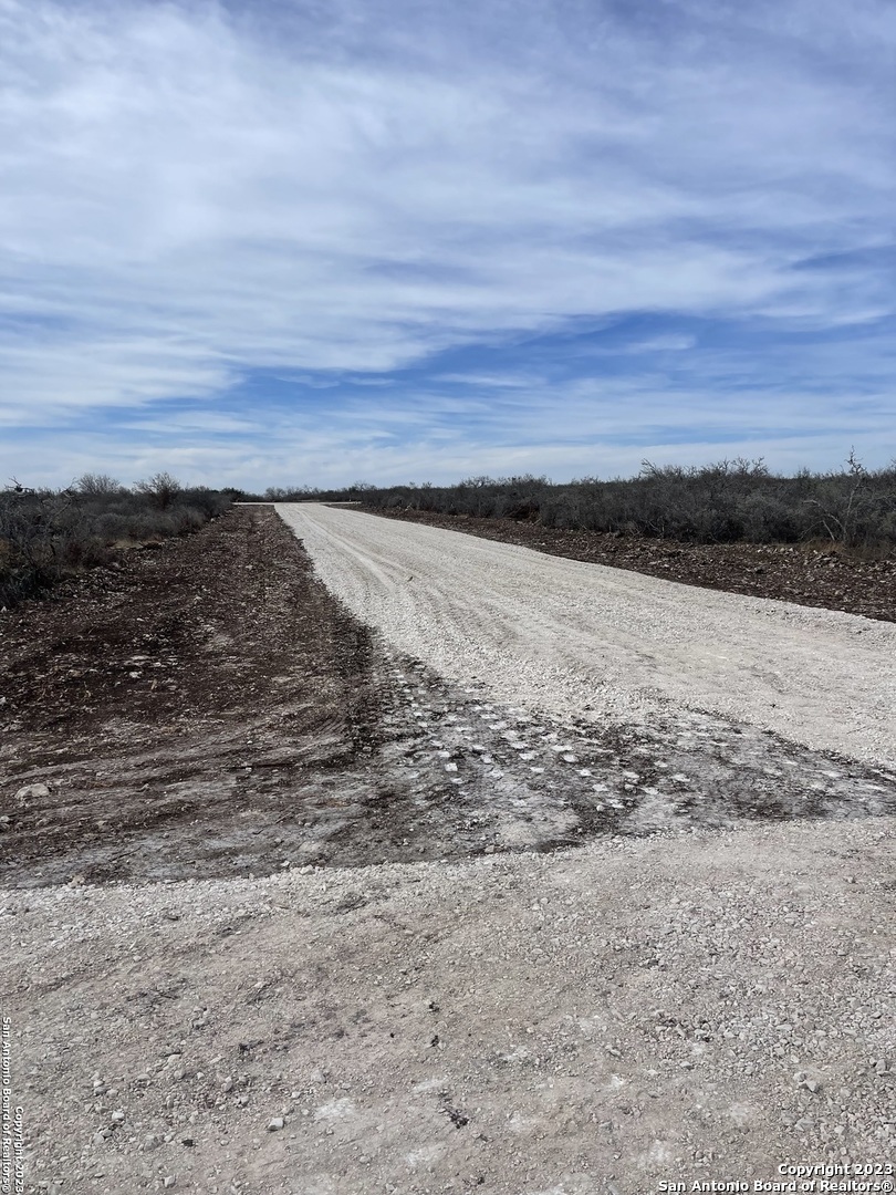 60 Legend Hills Uvalde, TX 78801 - Photo 5 of 7