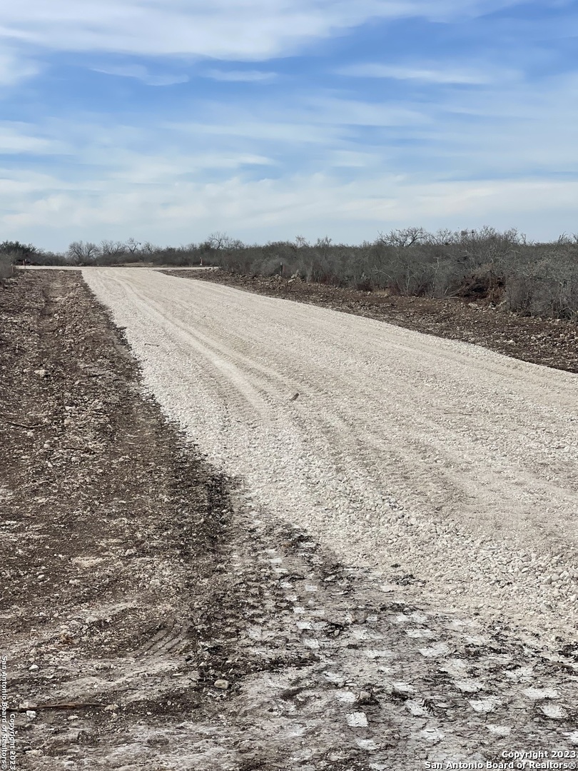 60 Legend Hills Uvalde, TX 78801 - Photo 6 of 7