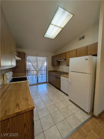 $1,300 | 4252 Rollingstone Drive, Las Vegas, NV 89103