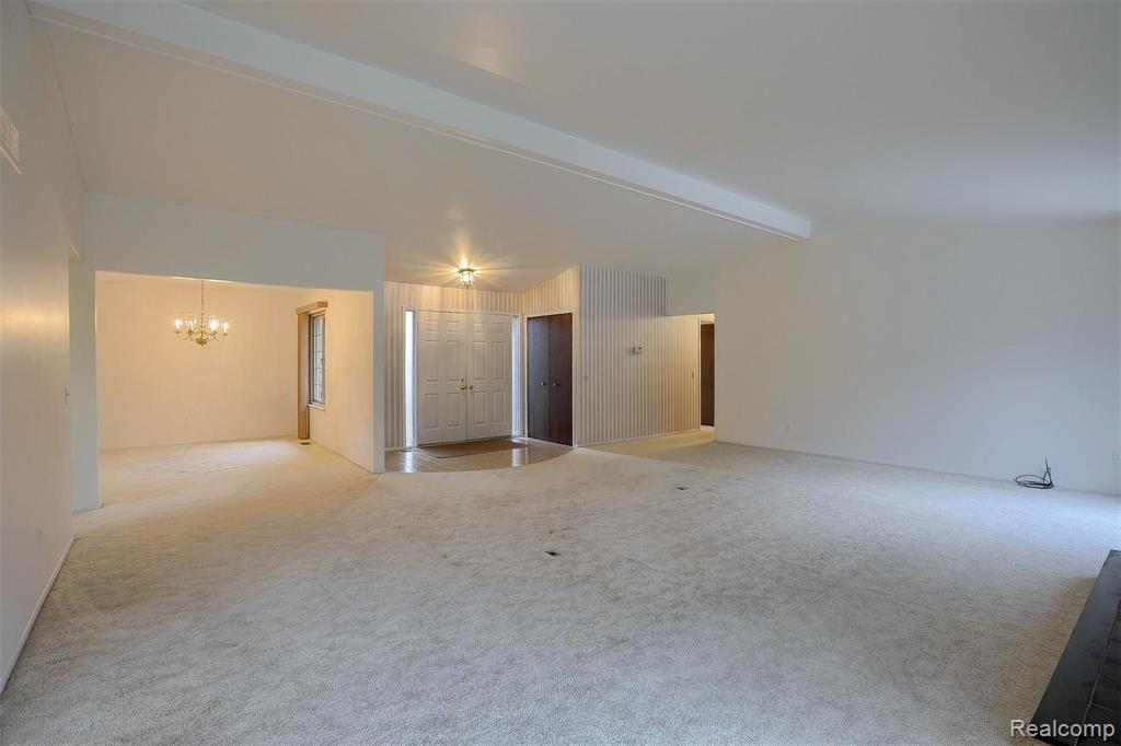 2049 Cumberland Road Rochester Hills, MI 48307 - Photo 6 of 33